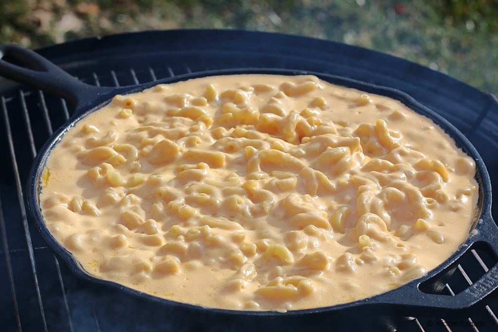 smoked mac and cheese on Weber smoker
