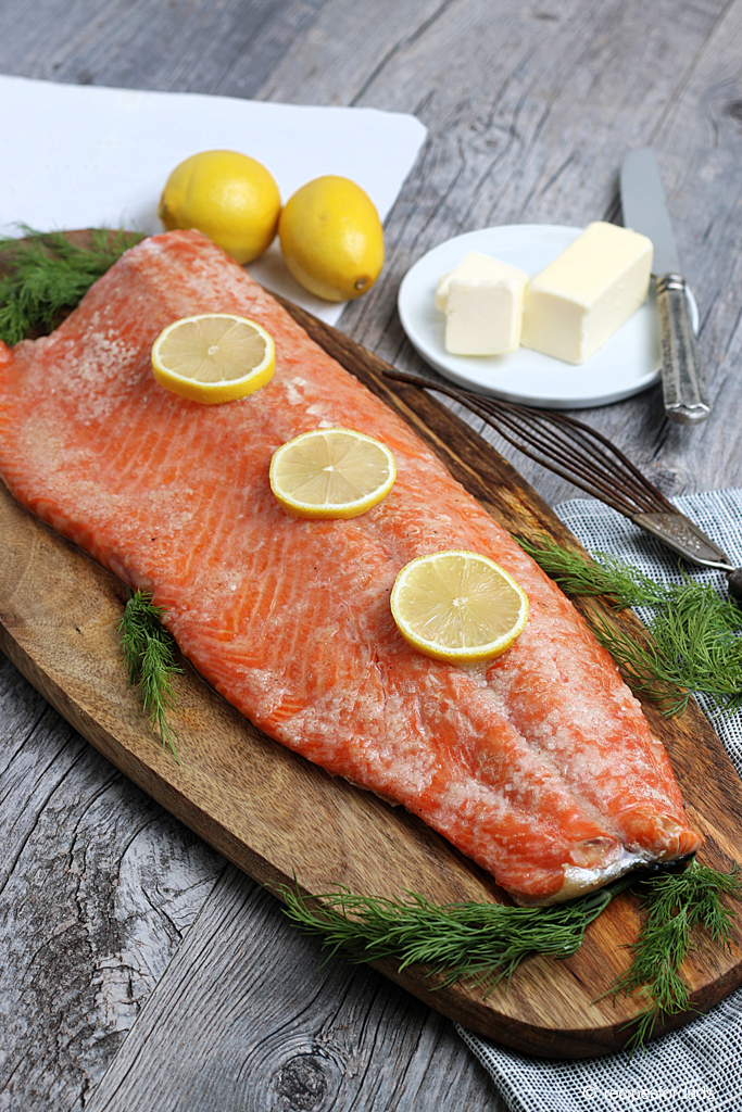 salmon with lemon slices