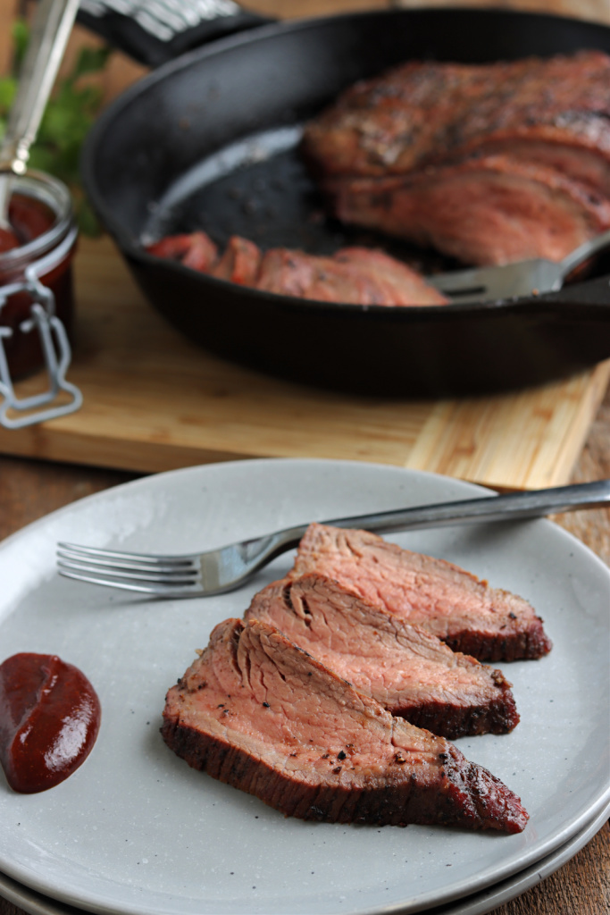 smoked tri tip on gray plate