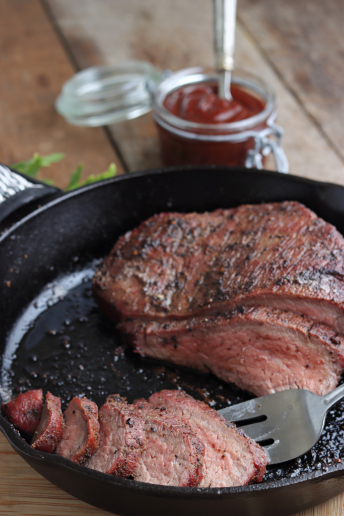 smoked tri tip in cast iron skillet