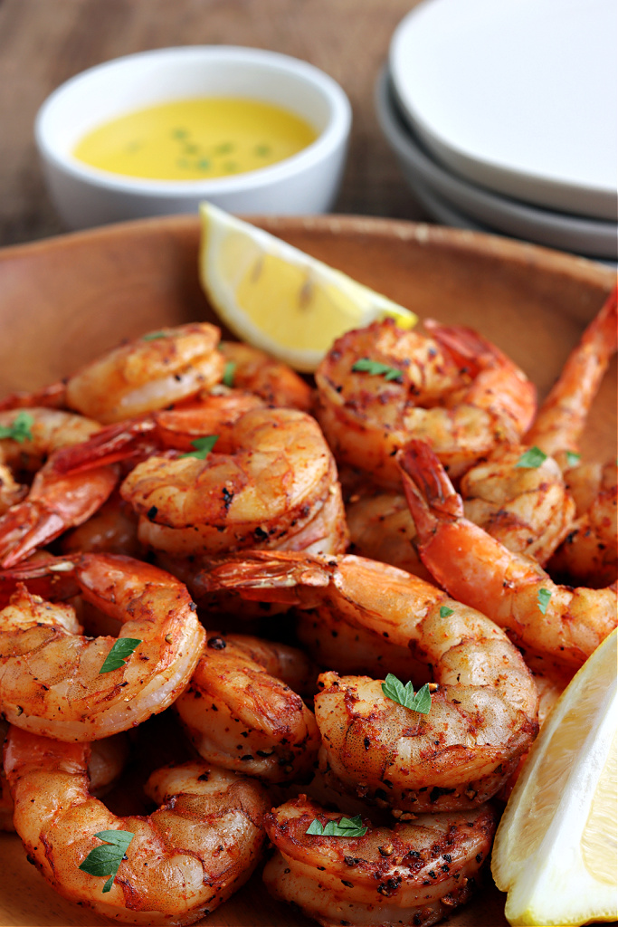 smoked shrimp in wood bowl with parsley and lemon wedges